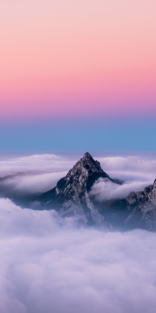 Mont Everest v oblakoch